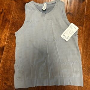 *NWT* Athleta In Motion Seamless Tank - Size M - Color Gray